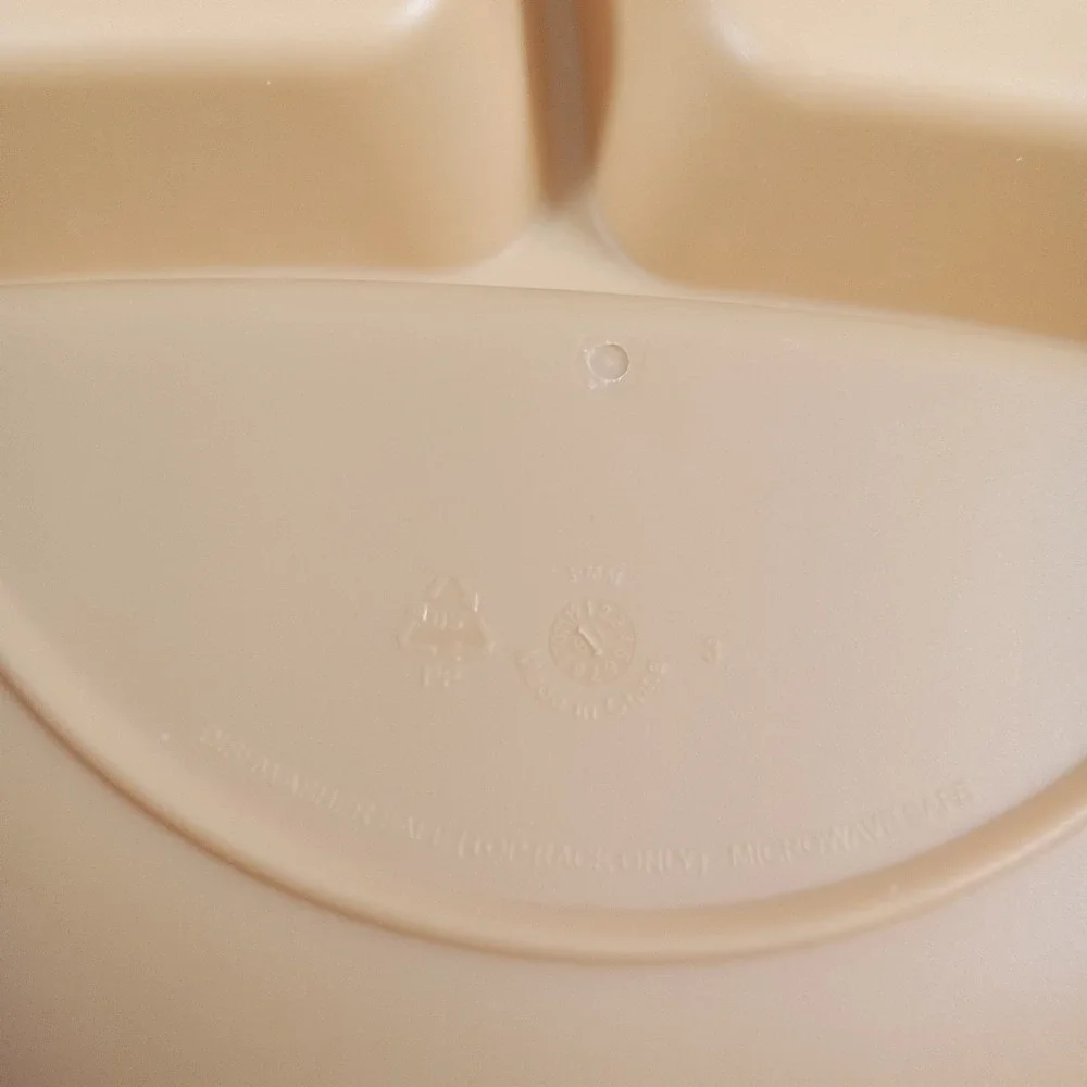 Set of 3 Kids Divided Plastic Plates Green and Orange 8 Inch‎ Microwave Safe